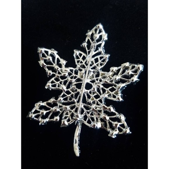 DODDS Rhinestone Maple Leaf Brooch - Picture 9 of 10